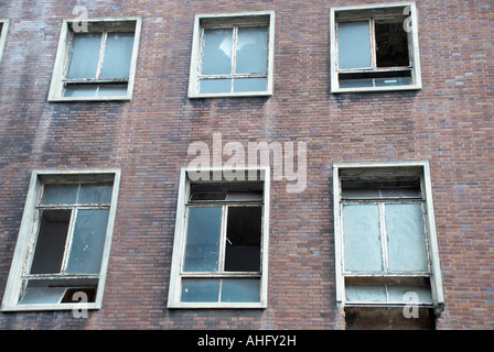 zerbrochene Fensterscheiben in Manchester Stockfoto
