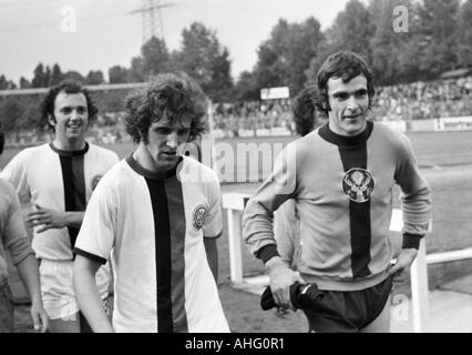 Fußball, Regionalliga 1973/1974, Förderung Spiel zur Bundesliga 1974/1975, SG Wattenscheid 09 gegen Eintracht Braunschweig 0:0, Lohrheide-Stadion in Bochum-Wattenscheid, Eintracht Braunschweig war der erste deutsche Fußballverein, der das Hemd implementiert Stockfoto