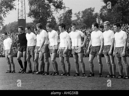 Fußball, Bundesliga, 1967/1968, Glueckaufkampfbahn Stadion, FC Schalke 04 gegen TSV 1860 München 0:0, Team Foto, geschossen von Schalke Team, v.l.n.r.: Gerhard Neuser, Norbert Nigbur, Hans Juergen Becher, Manfred Pohlschmidt, Waldemar Slomiany, Hermann Er Stockfoto