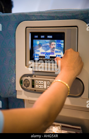LCD-Monitor auf einem SriLankan Flug nach Colombo Stockfoto