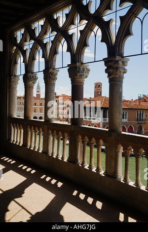 Blick vom Balkon von Ca D'Oro über Canal auf Gegend von Rialto Venedig Veneto Italien Europa EU Stockfoto