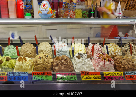 Eis in der Eisdiele in Sirmione, Gardasee, Italien Stockfoto