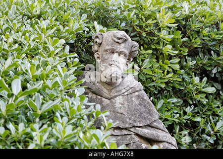 O Stein in einem Park in Sirmione, Gardasee, Italien Stockfoto