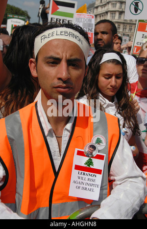 Demonstration in London von etwa 100.000 Menschen protestieren israelischen Angriff auf den Libanon am 5. August 2006. Stockfoto