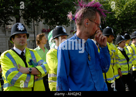 Demonstration in London von etwa 100 000 Menschen ProtestIsraeli Angriff auf den Libanon am 5. August 2006. Stockfoto