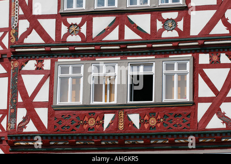 Holz gestaltete Fassade in Stadt Butzbach, Hessen, Deutschland Stockfoto