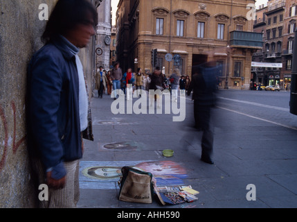 Reise Reportagen Fotografie - Street Szene eines Künstlers in Rom in Italien in Europa. Fotojournalismus Kunst Menschen Stockfoto