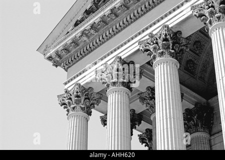 INVESTMENTS Greek Temple Architecture mit den Säulen „Montpelier France“ Law Court House Building, Detail Stockfoto