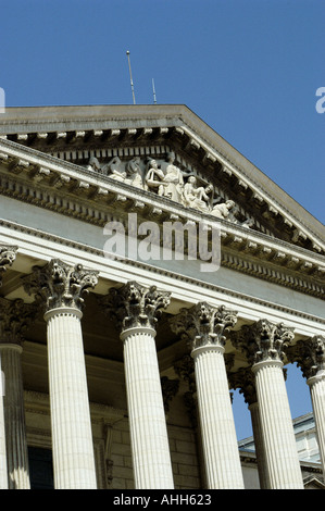 INVESTMENTS Justice 'Greek Temple' Architecture with Columns 'Income Security' 'Law Court' House Building, Architectural Detail Stockfoto