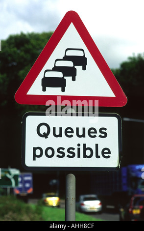 Warteschlangen möglich Straßenschild im Grimstone Village in Dorset county England UK Stockfoto