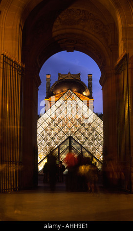 Glas-Pyramide im Louvre In Paris Frankreich Stockfoto
