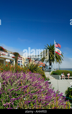 Unternehmen auf einem Dock entlang Cannery Row Monterey in Kalifornien Stockfoto