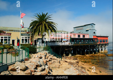 Unternehmen auf einem Dock entlang Cannery Row Monterey in Kalifornien Stockfoto