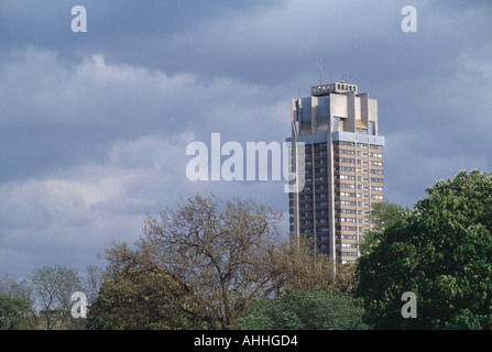 Hyde Park Barracks, England, 1967-1971. Aussenansicht vom Park entfernt. Architekt: Sir Basil Spence und Partner Stockfoto