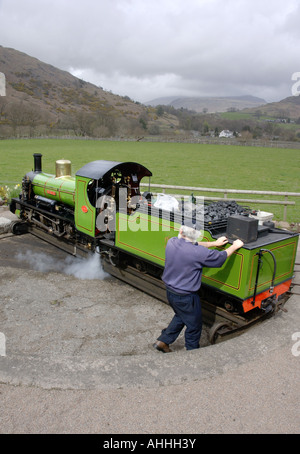 Dampflokomotive 'Fluss Irt' (Bulid 1894) beim Drehen Plattform, Ravenglass und Eskdale Railway, Vereinigtes Königreich, England, Rösche Stockfoto