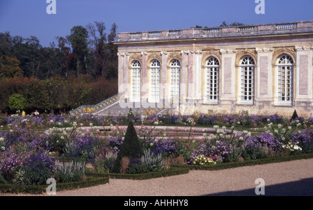 Grand Trianon, Chateau de Versailles, Paris, Frankreich mit Garten Stockfoto