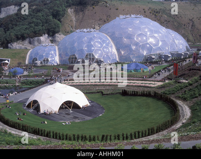 St Austell The Eden Project feuchten Tropen Biom Kuppeln Stockfoto