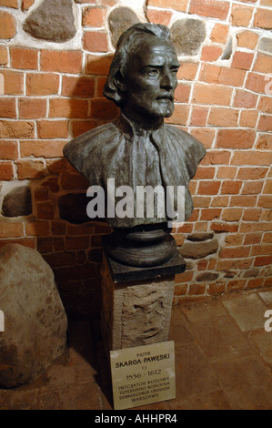 Undegrounds in Kirche der Muttergottes von Grace, Altstadt in Warschau, Polen. Piotr Skarga-Poweski Jesuit Priester Grab. Stockfoto