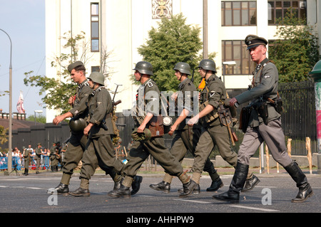 Historisches Reenactment des Warschauer Aufstandes 1944 im zweiten Weltkrieg. Deutsche Truppen. Stockfoto