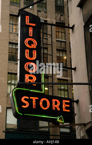 Liquor Store Zeichen, New York, USA Stockfoto