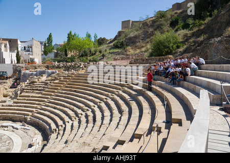 Malaga Costa del Sol Spanien Ruinen des römischen Theaters unter Mauern der Alcazaba Stockfoto