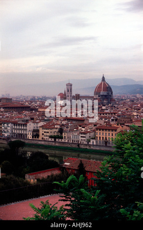 Der Dom Santa Maria del Fiore und das Herz der Stadt von der Piazzale Michelangelo, Florenz, Italien. Stockfoto