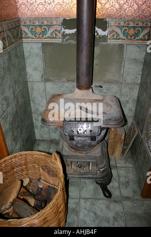alte Kohle und Brennholz aus Gusseisen Ofen Neuseeland Stockfoto