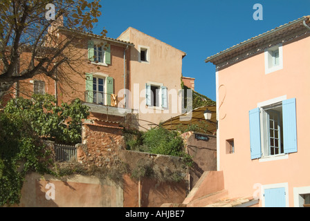 Häuser in Roussillon Provence Stockfoto