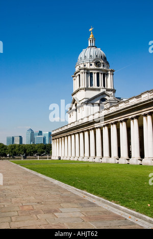 Greenwich University Old Royal Naval College und Canary Wharf jenseits Stockfoto