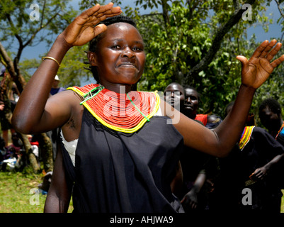 Massai-Frauen Tanz Tänzer Lächeln Kenia Tansania Stockfoto