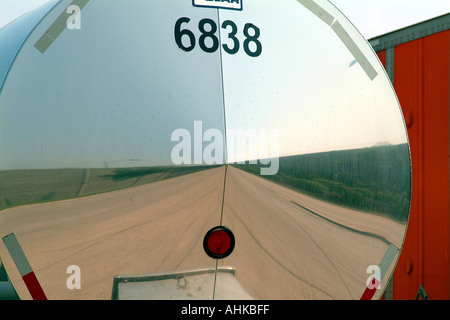 Nordamerikanischen Lkw und Chrom Tank halb Anhänger rig Stockfoto
