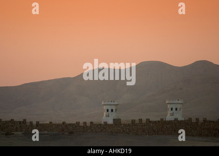 Stadttore und Berge El Quesir Ägypten Stockfoto