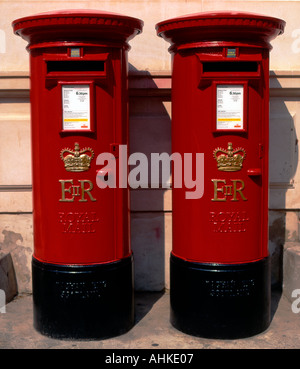 Englische rote Briefkästen an Chichester West Sussex in England Stockfoto