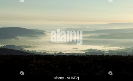 Morgendämmerung über Exmoor Täler von den Mauren höchsten Punkt Dunkery Hügel aus gesehen Stockfoto