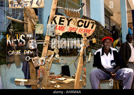 Afrika Kenia Tansania Grenze Key Maker schneiden etwas Stockfoto