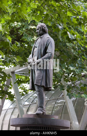 Statue von Isambard Kingdom Brunel vor der Brunel Shopping Centre in Swindon, Wiltshire Stockfoto