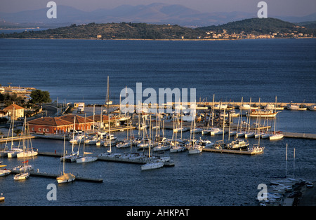 HRV Fernsehreihe Tribunj sterben Marina Tribunj in Norddalmatien Kroatien Marina Tribunj in Norddalmatien Stockfoto