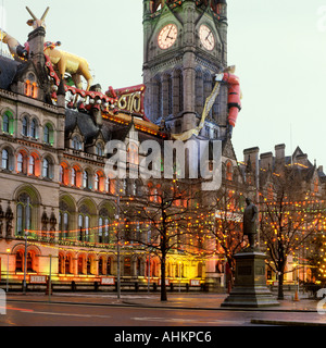 Manchester-Albert-Platz und Rathaus zu Weihnachten Stockfoto