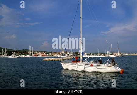 HRV Fernsehreihe Tribunj sterben Marina Tribunj in Norddalmatien Kroatien Marina Tribunj in Norddalmatien Stockfoto