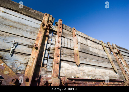 Rostige Scharniere auf eine erhaltene Eisenbahnwaggon Stockfoto