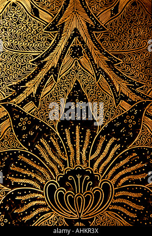 Indonesien Java Yogjakarta Kunsthandwerk Metall Kappe drucken Block von Batik Keris detail Stockfoto