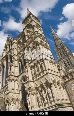 Außenseite der Salisbury Kathedrale Wiltshire England UK Stockfoto