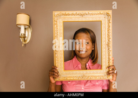 Afrikanerin Durchsicht Bilderrahmen Stockfoto