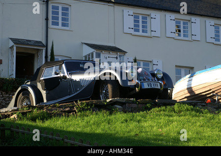 Morgan motor Auto 35. Jahrestag Ausgabe geparkt verchromten Heizkörper Lichter spinner Stockfoto