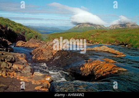 Eine Wolke Kappen den Gipfel des Glamaig in der Nähe von Sligachan auf Skye Stockfoto