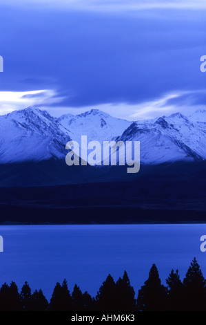 Lake Pukaki und Ben Ohau Bereich bei Abenddämmerung South Island Neuseeland Stockfoto