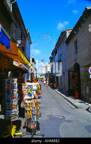 Ein Tabac auf einer schmalen Straße in Aigues Mortes Camargue Frankreich Europa Stockfoto