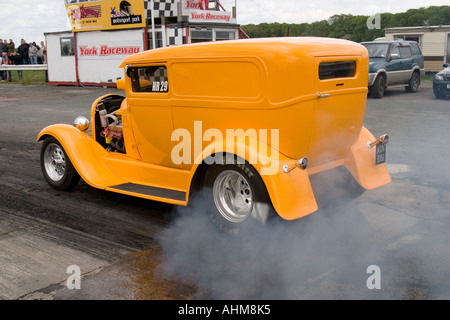 Gelben Ford 1929 Replika van Dragster in Melbourne Raceway North Yorkshire UK Stockfoto