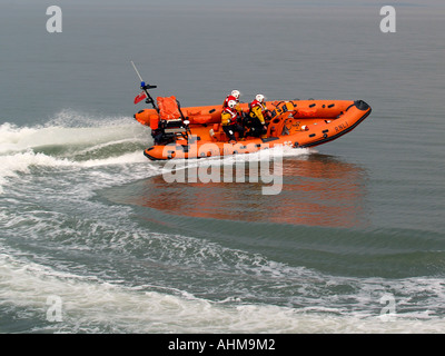 RNLI Atlantic 75 Rettungsboot aus Weston-super-Mare, North Somerset, England, UK. Stockfoto