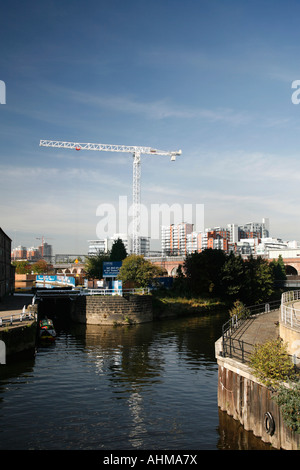 Fluss Aire/Leeds-Liverpool-Kanal, -Leeds-Becken Stockfoto